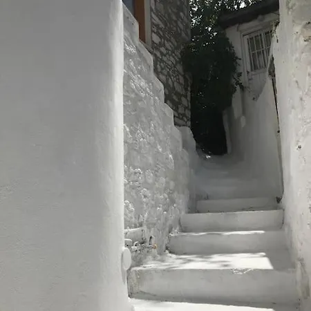 Yat Limani Tarihi Kale Ici Terasli Ev Marmaris